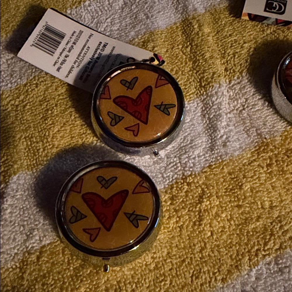Romero Britto with red, yellow blue pillbox. Rare! - Picture 6 of 8